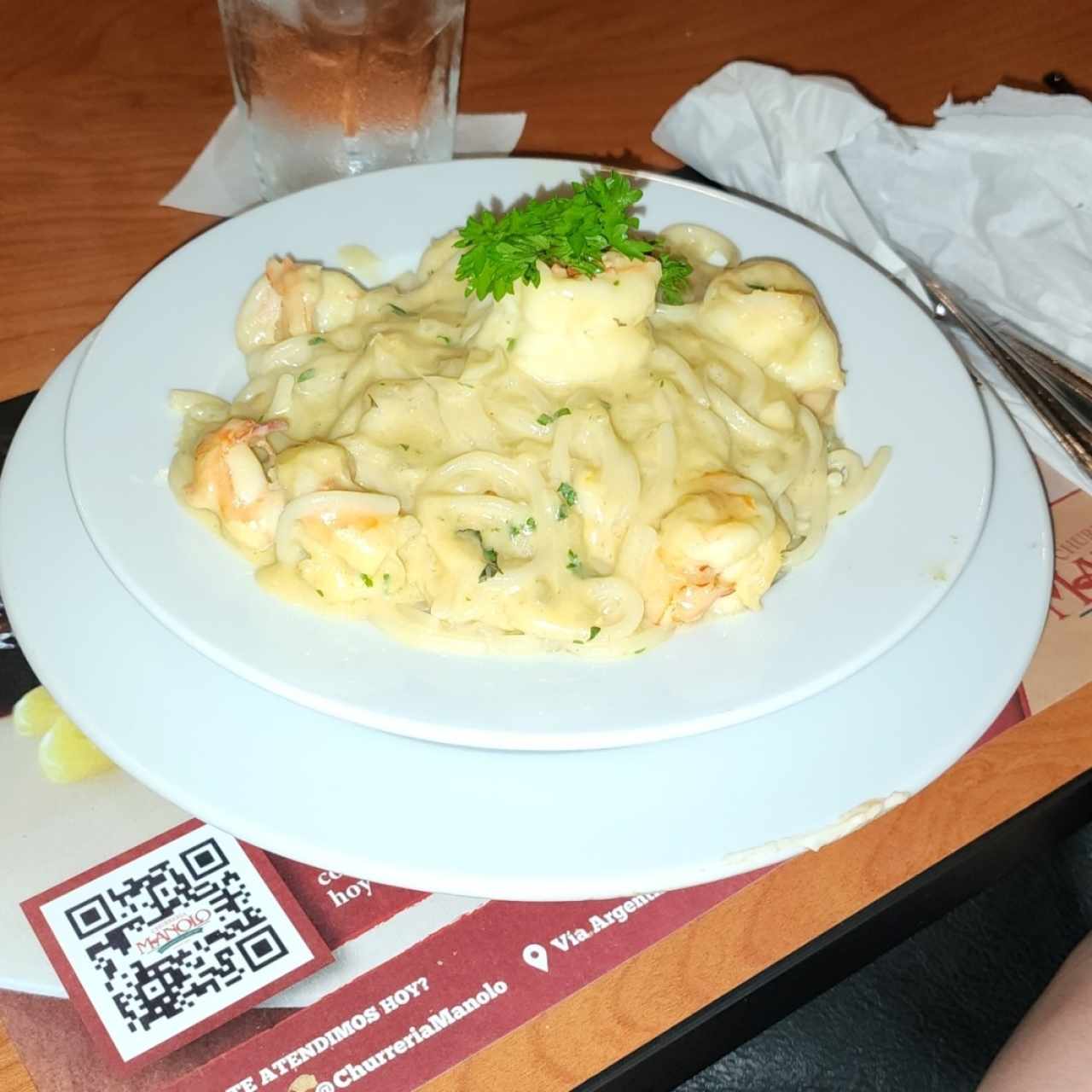 Pasta en salsa alfredo con langostino