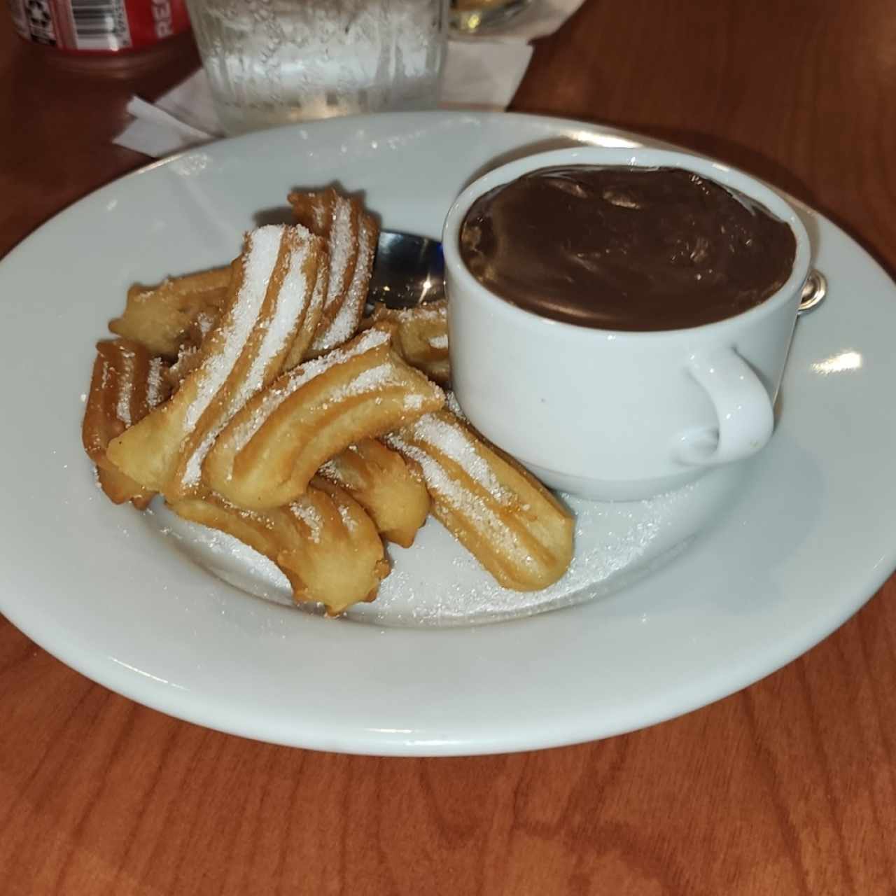 Mini churros con chocolate español