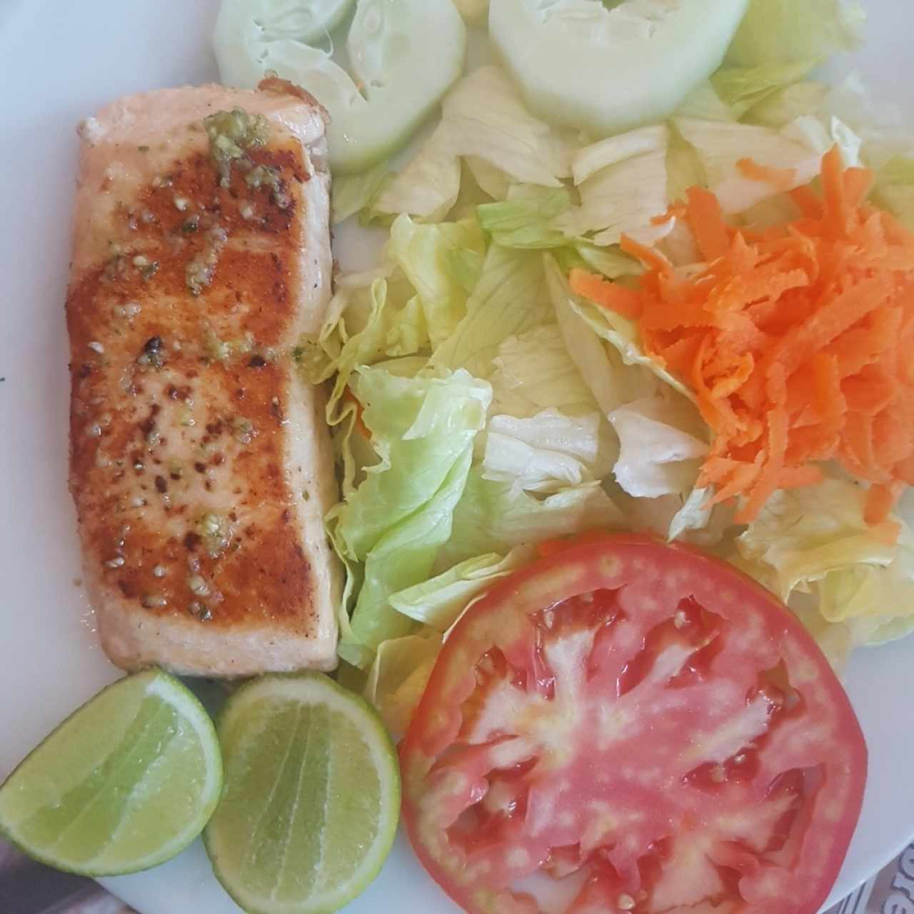 salmón al ajillo 