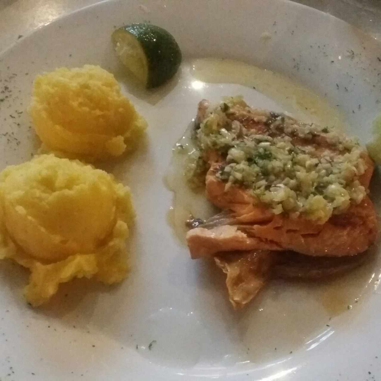 Salmon al ajillo