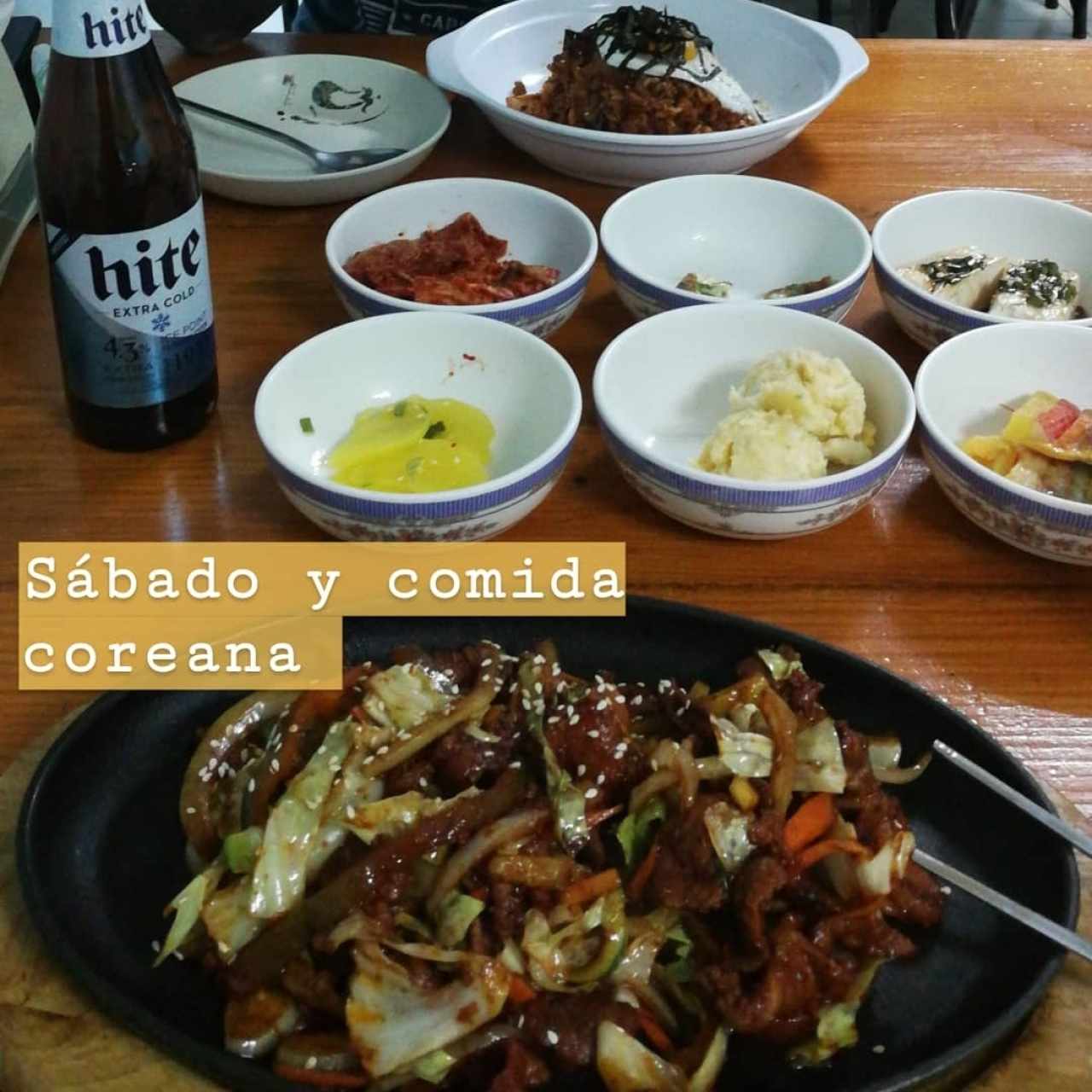 arroz cerdo y Kimchi y carne condimentada