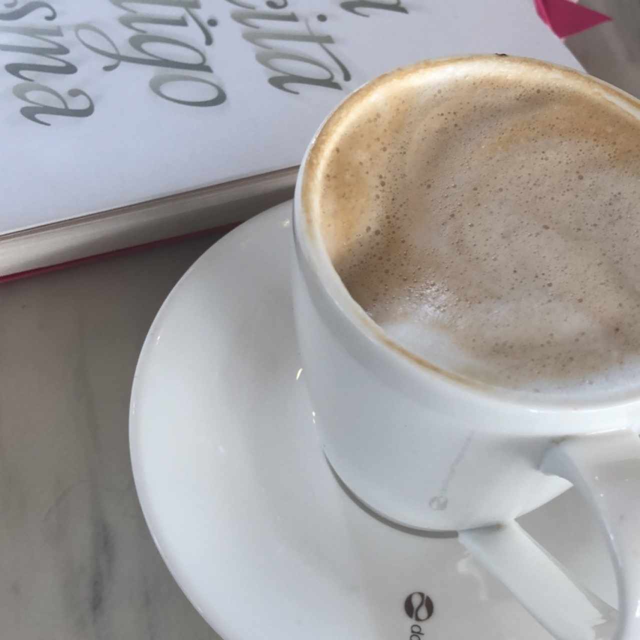 rico cafecito con un buen libro