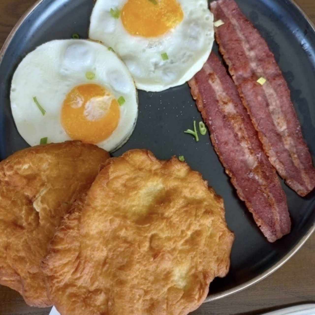 Huevos Bacon hojaldre