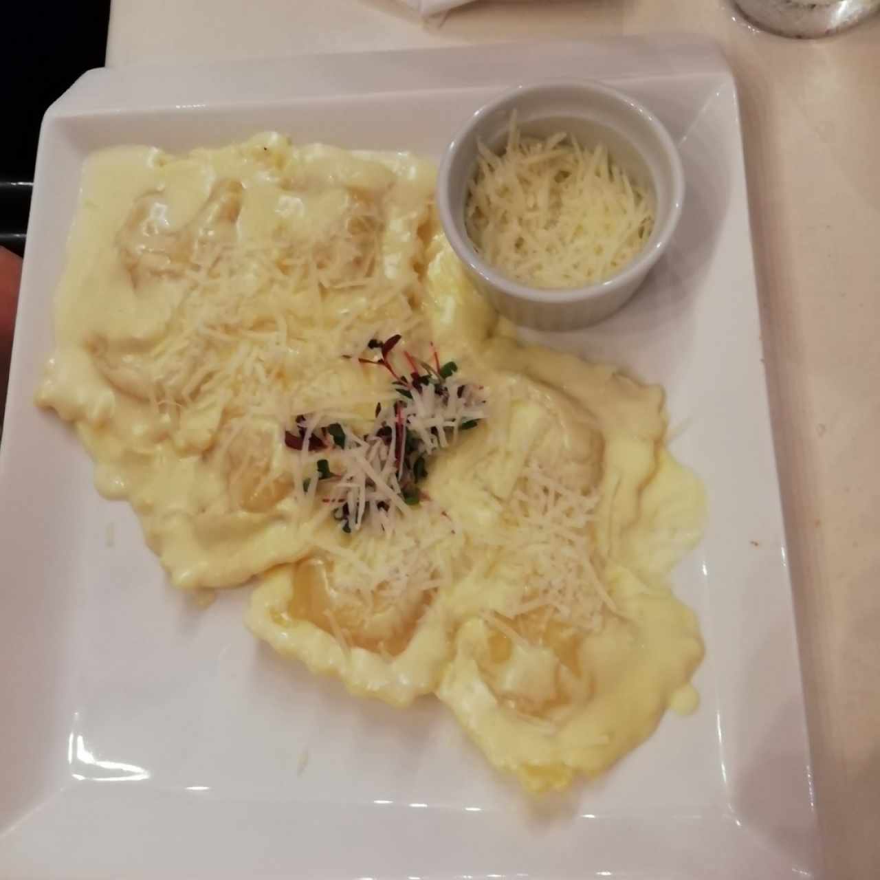 raviolis en salsa Alfredo