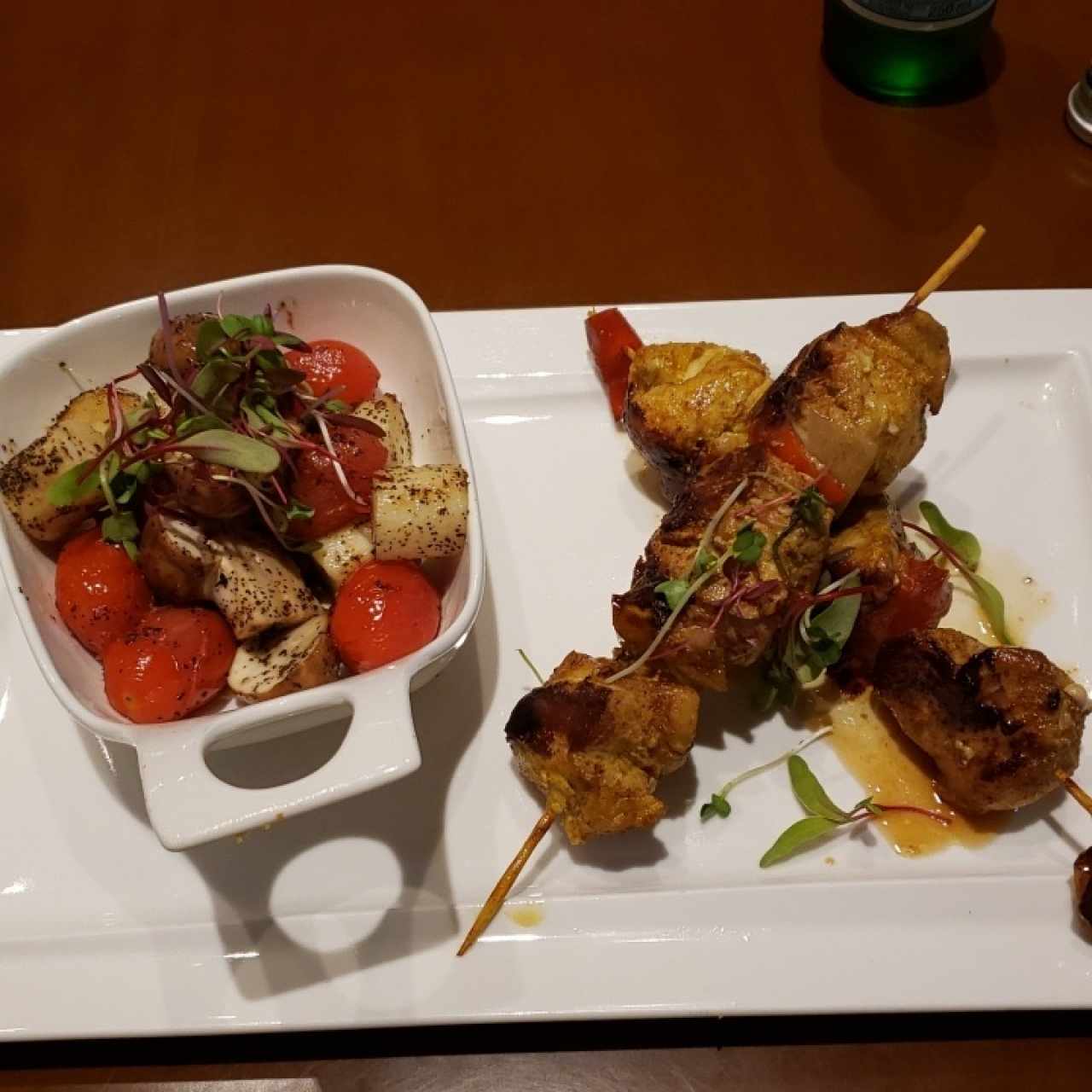 Brocheta de pollo con vegetales