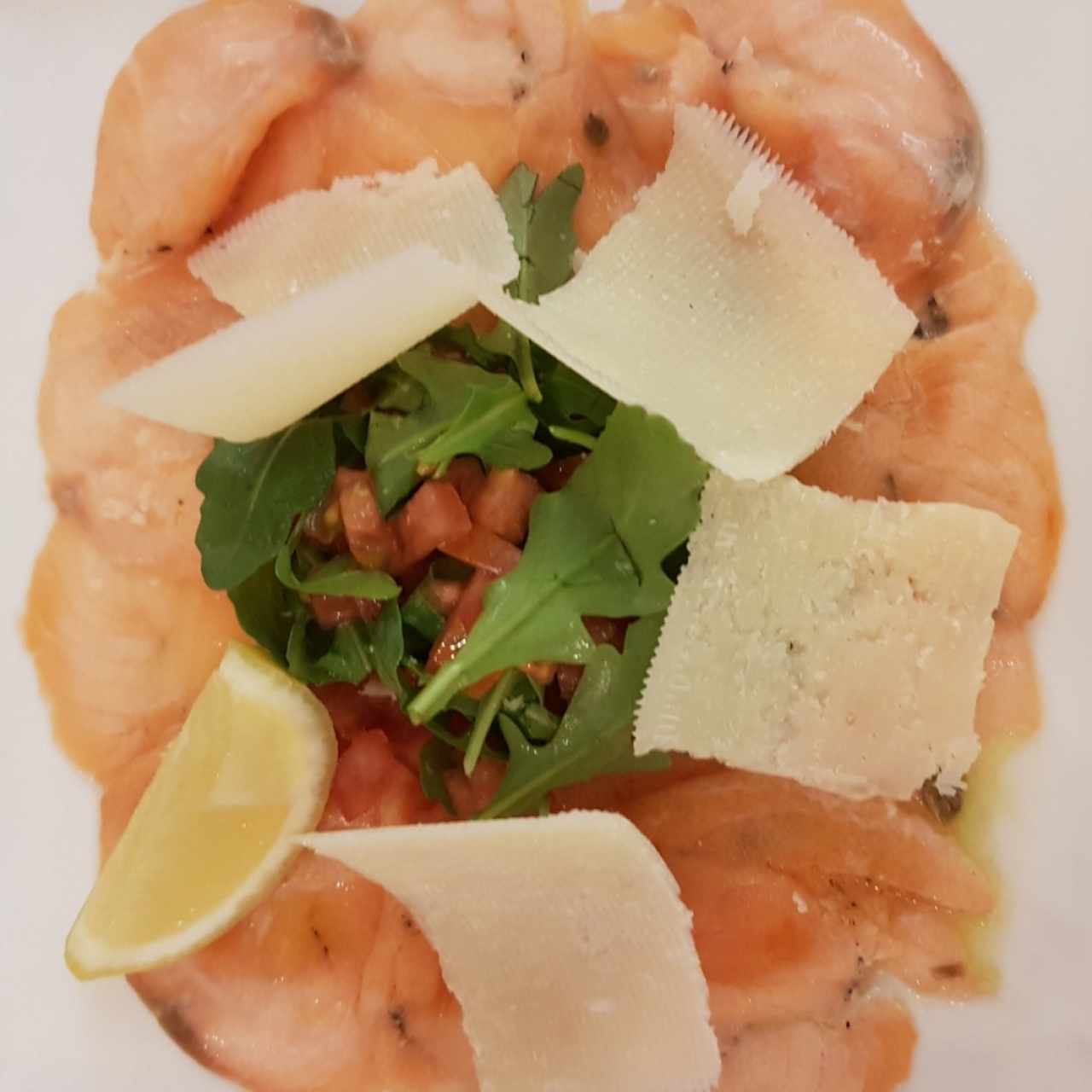 Carpaccio de salmón