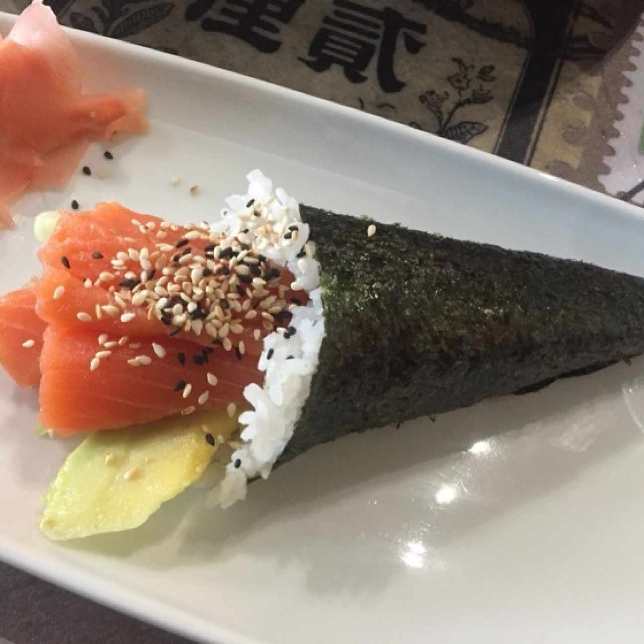 Temaki de salmón