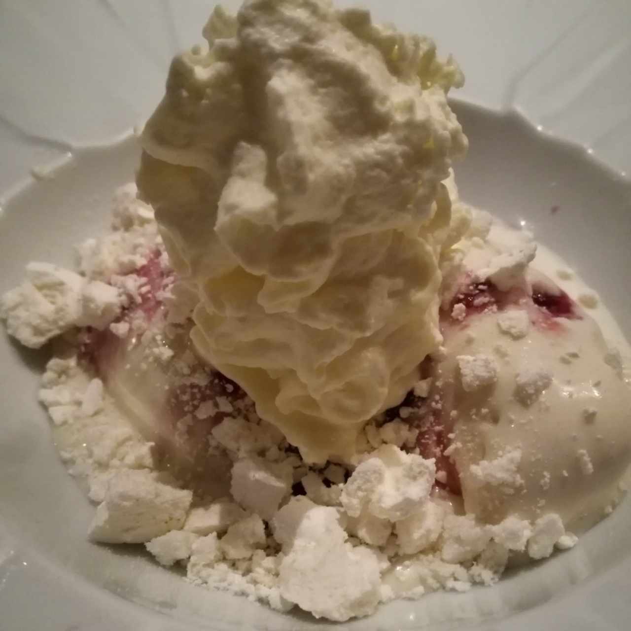 frutos del bosque con merengue