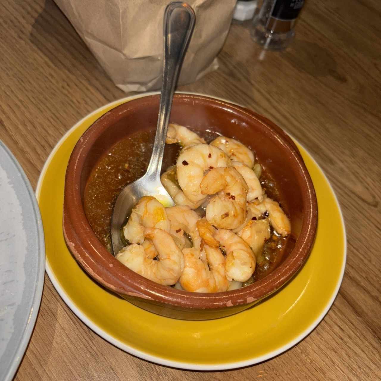 Camarones a la Bilbaina (ajo confitado, guindillas y aceite de oliva)
