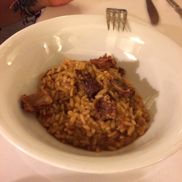 Arroz con cordero y chicharrón