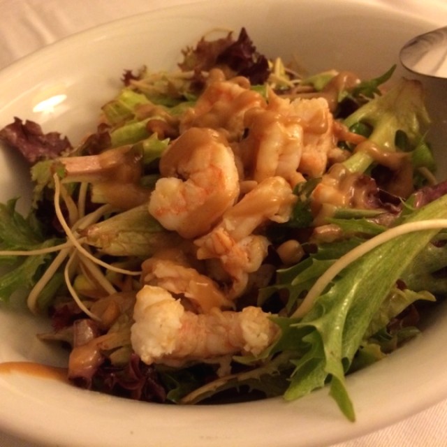 Ensalada lechuga con camarones