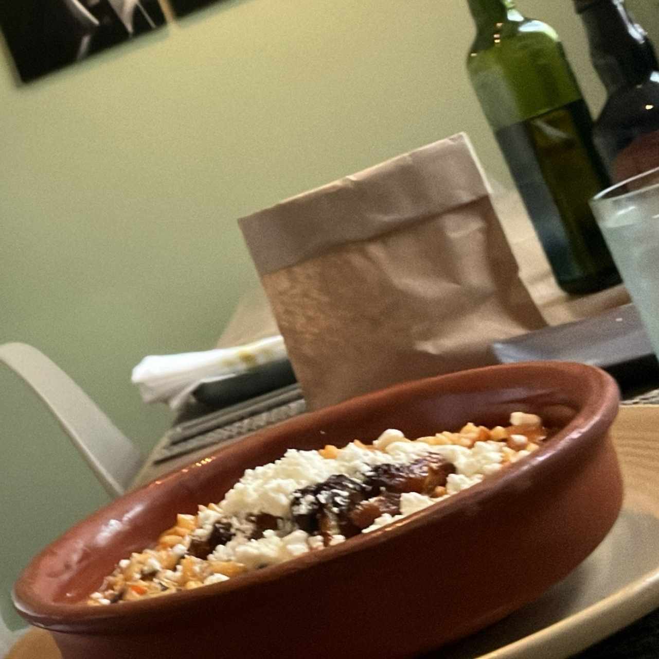 Risotto de Hongos, chorizo español, tajada y queso feta