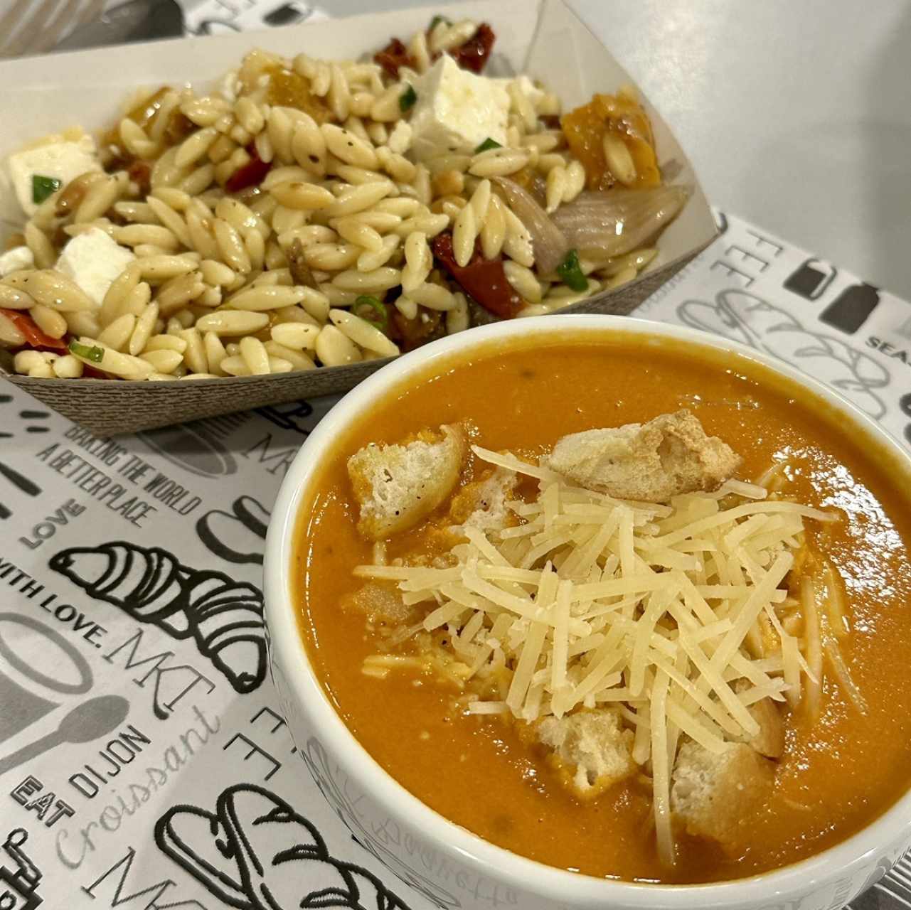 Sopa de Tomate + Ensalada Orzo