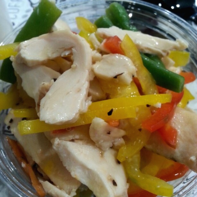 Ensalada de pollo al limón