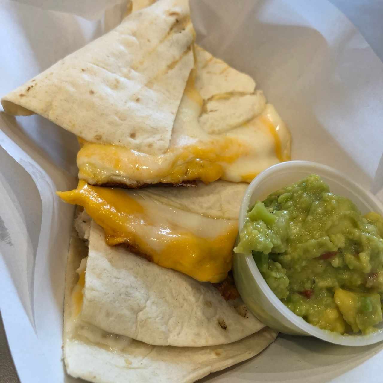 quesadilla de pollo con guacamole 