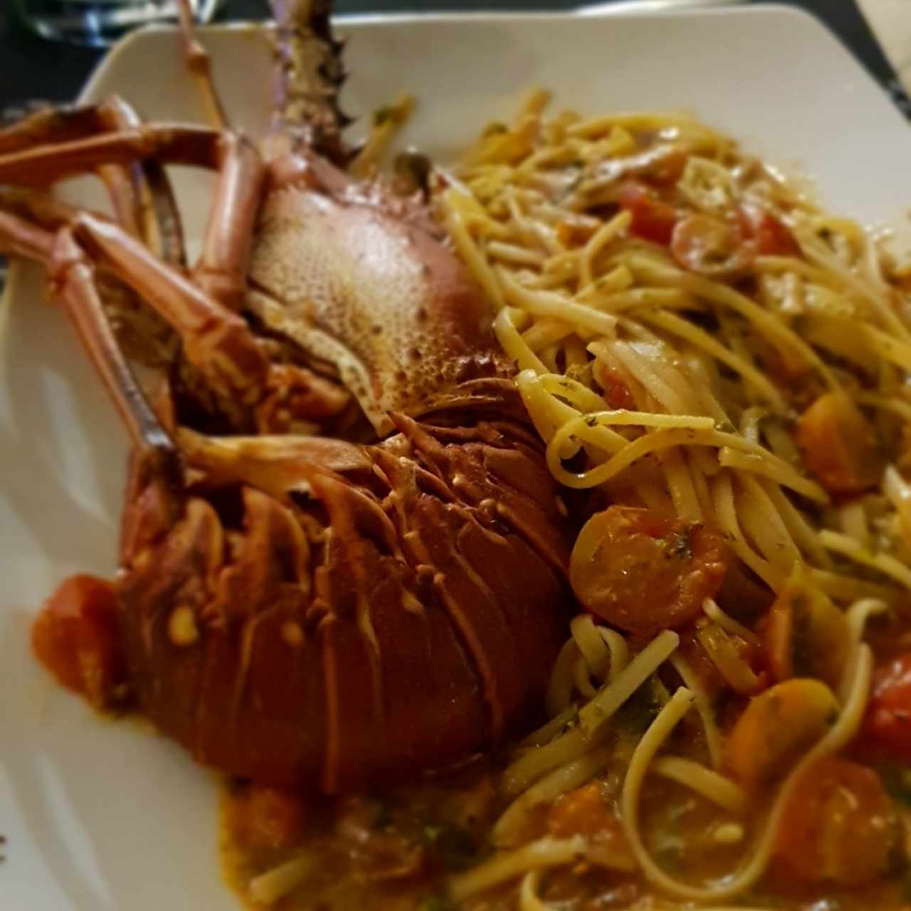 Langosta con pasta y camarones