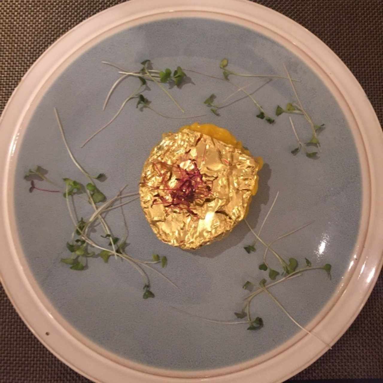 risotto con azafran y oro de 24 kilates derretido