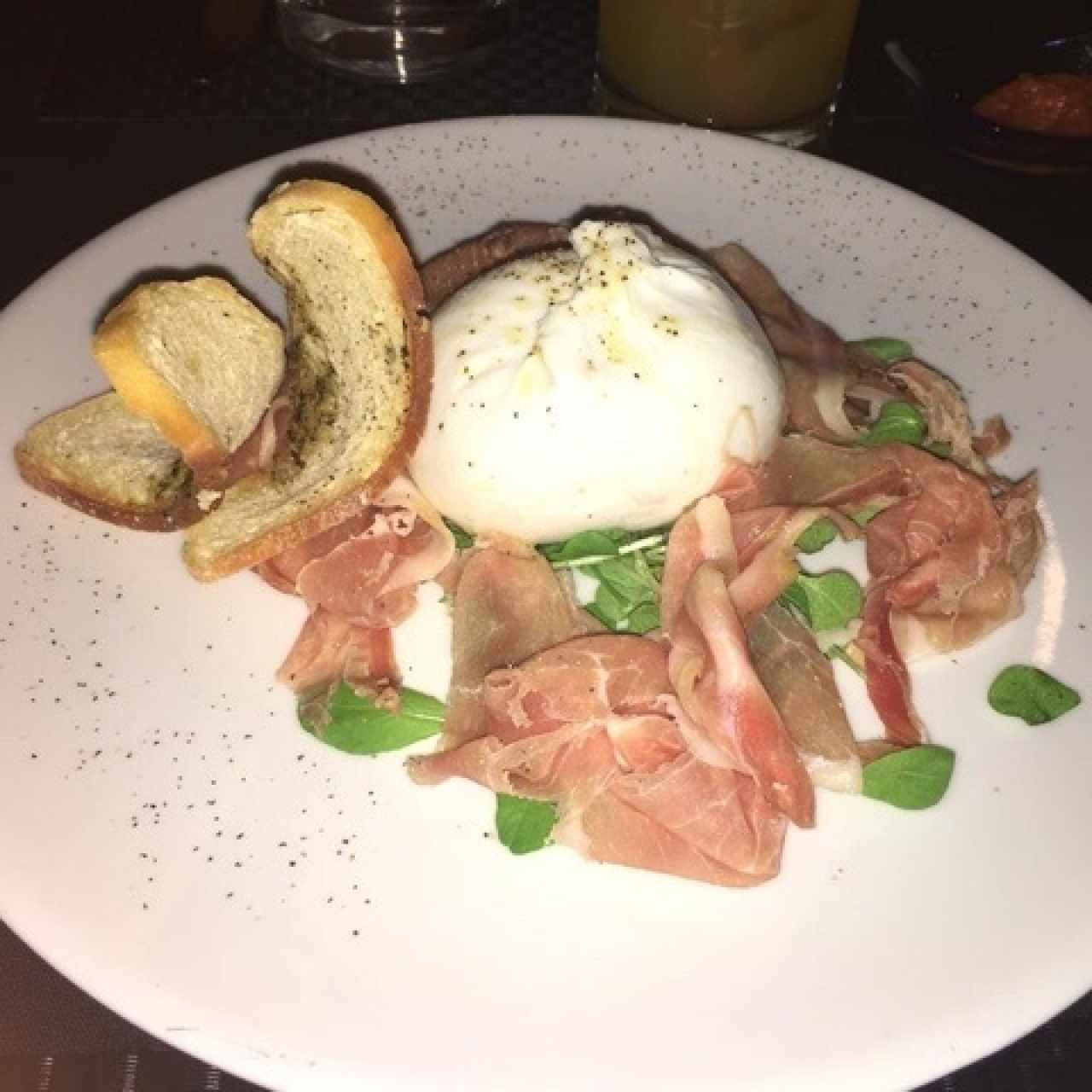 Burrata con Prosciutto