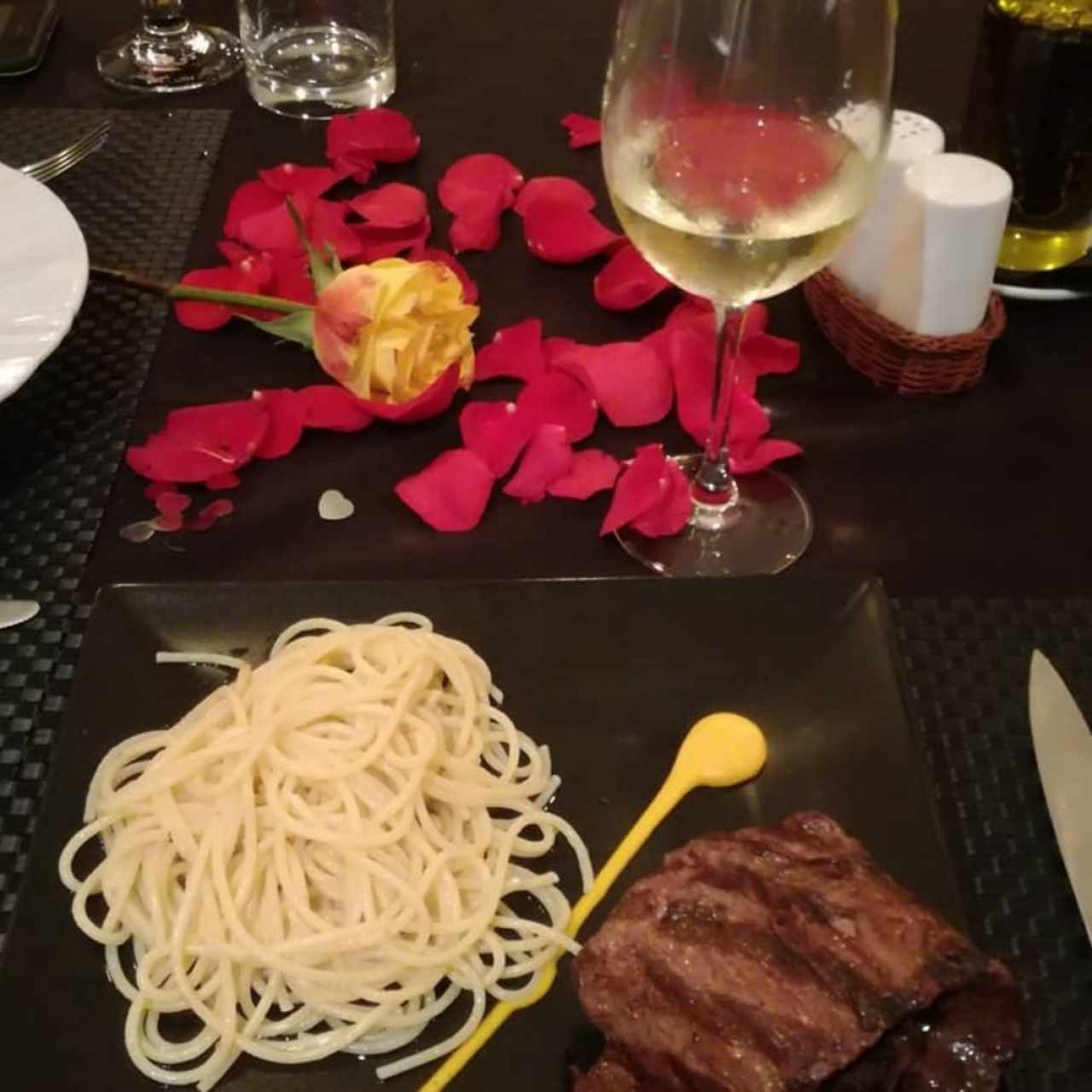 entraña con pasta al olivo 