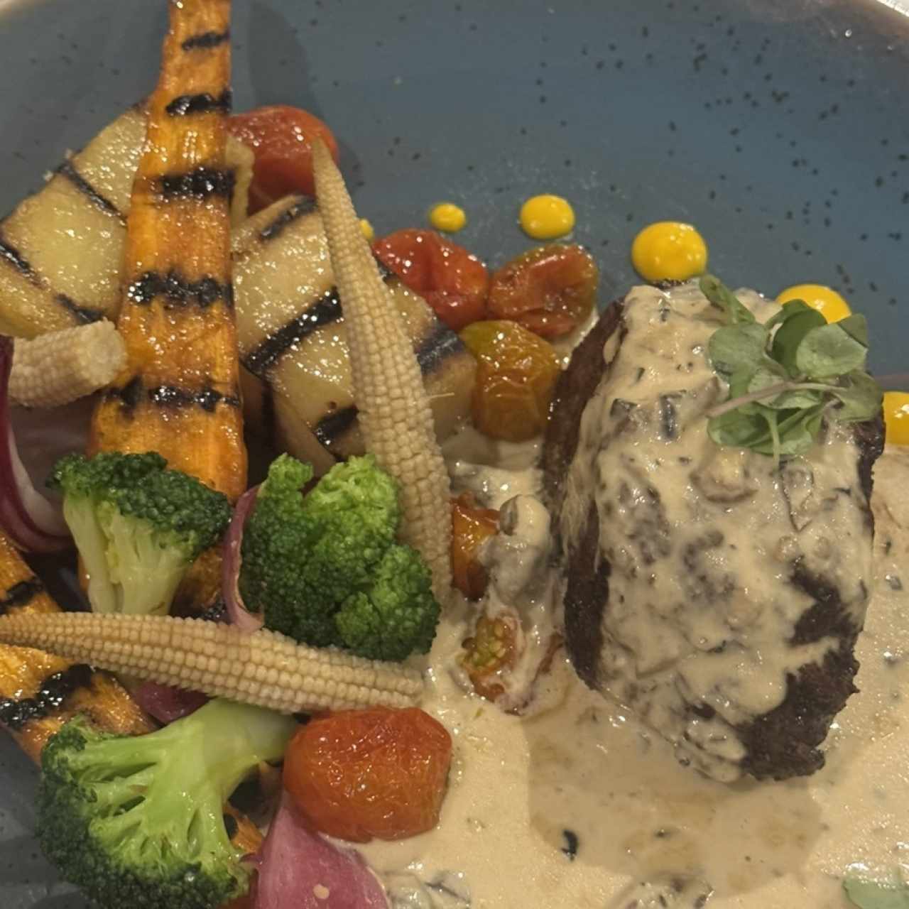 Filete al gusto, en salsa de hongos 