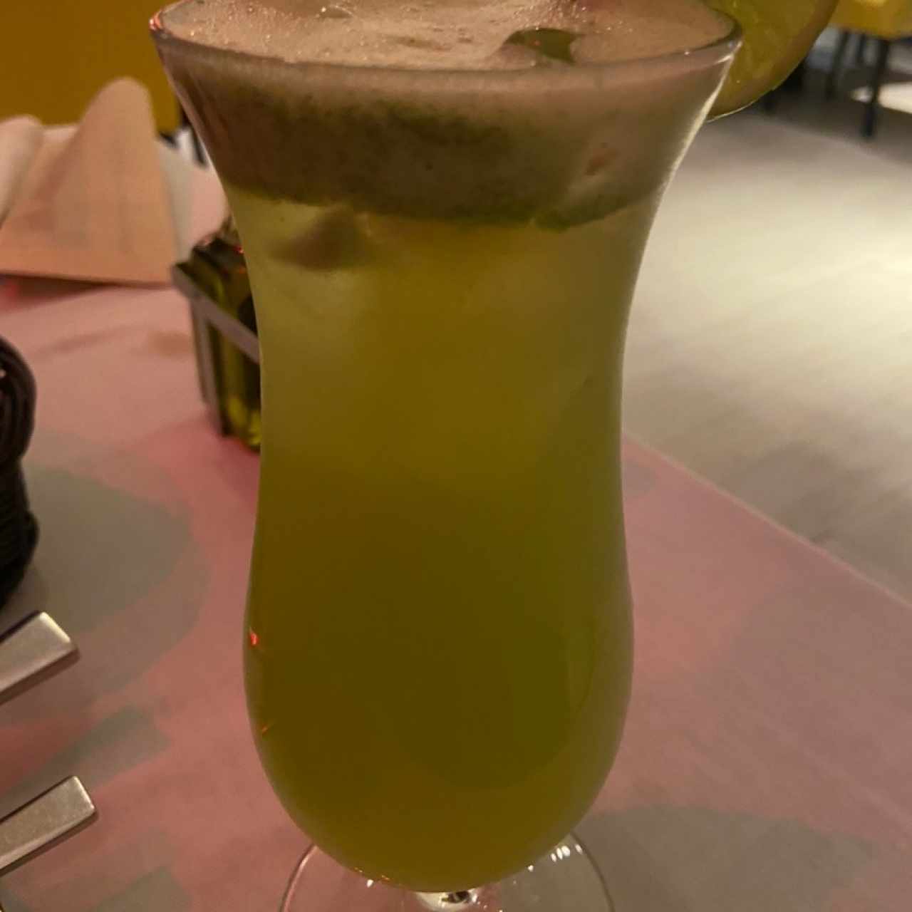 limonada con hierba buena