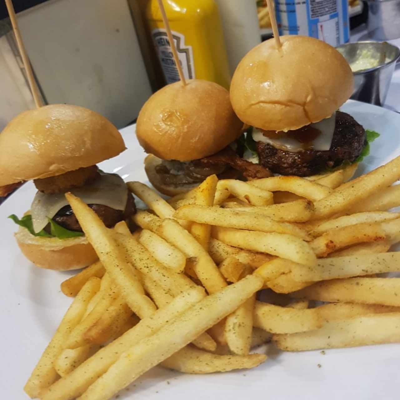 trio de hamburguesas