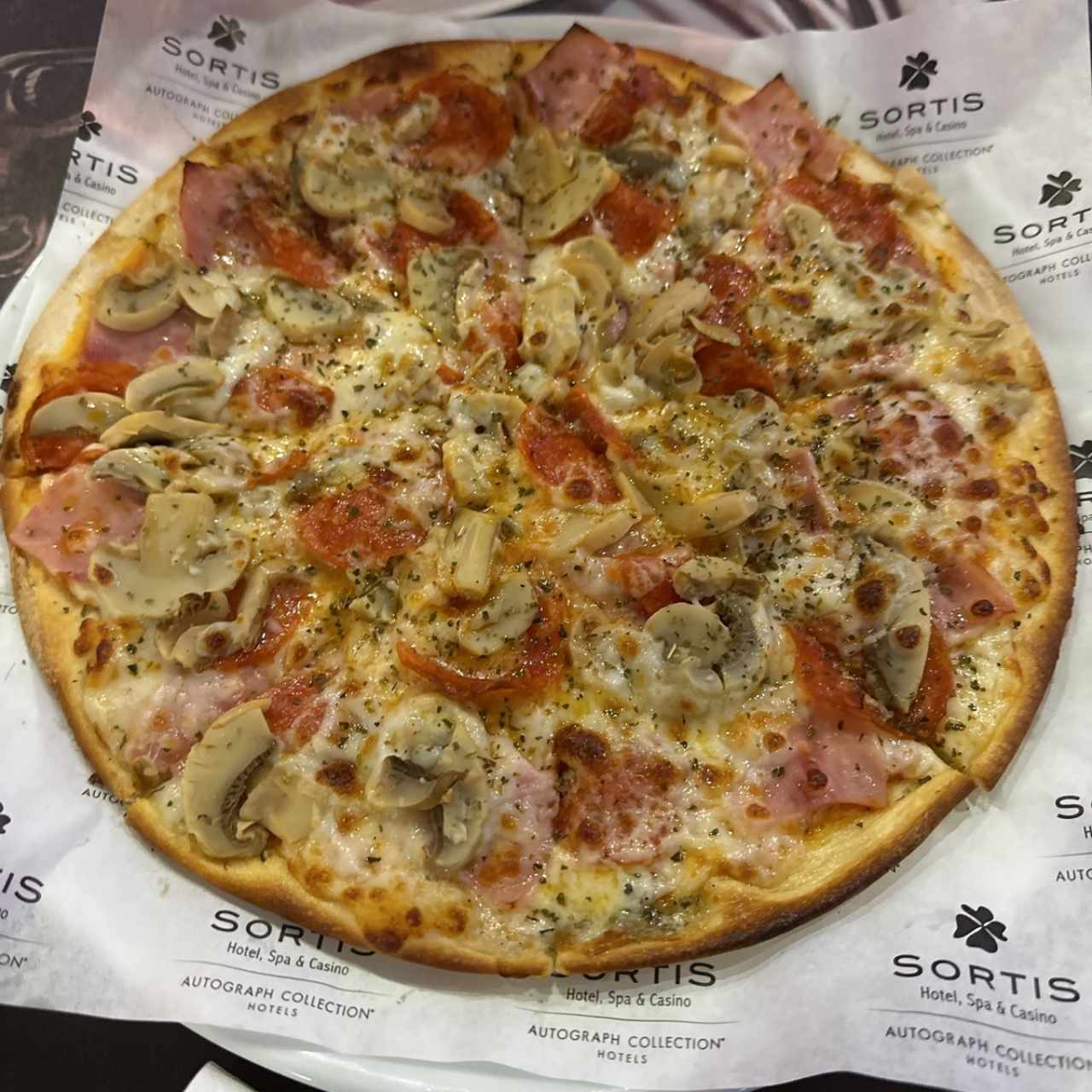 PIZZA C/JAMÓN Y HONGOS