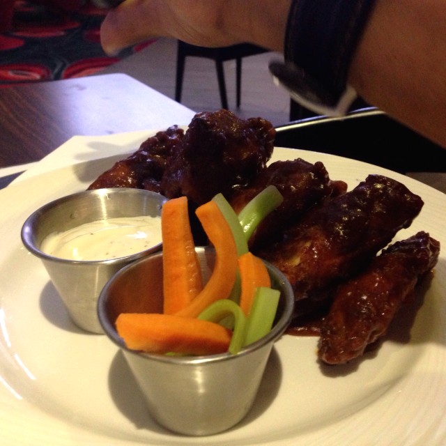 Wings con salsa de maracuya y ron