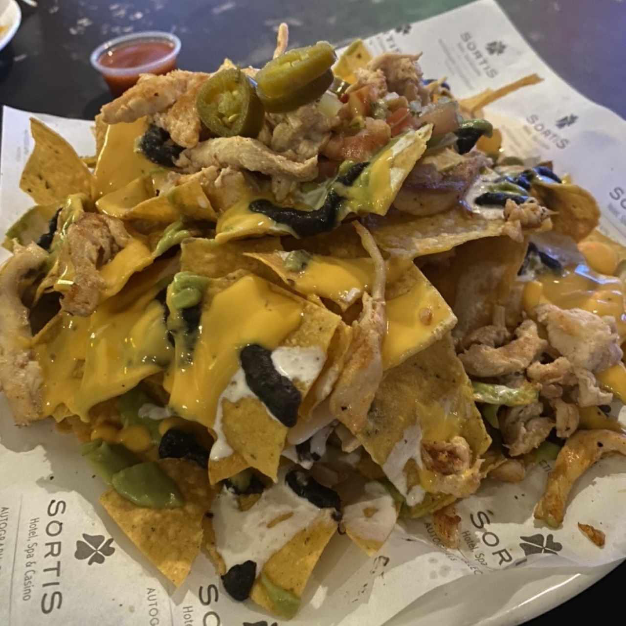 NACHOS CON POLLO O CARNE