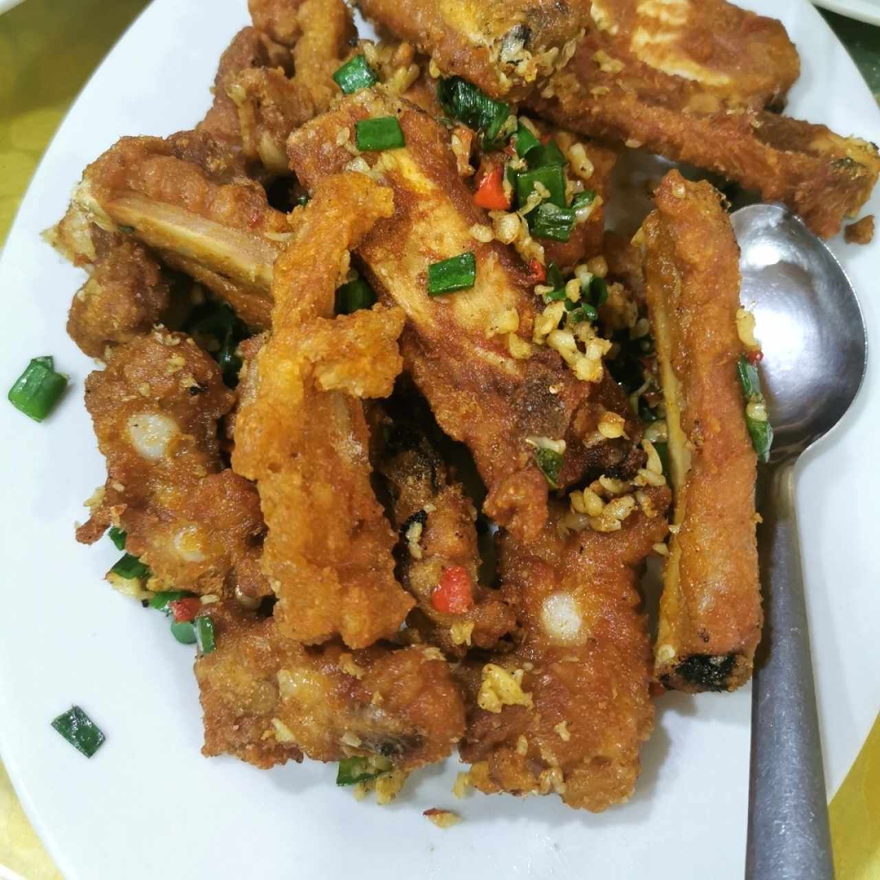 Costilla fritas en sal y pimienta 👍👍lo recomiendo también 