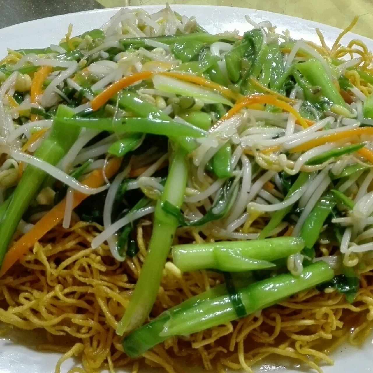 Chow mien frito con Vegetales.