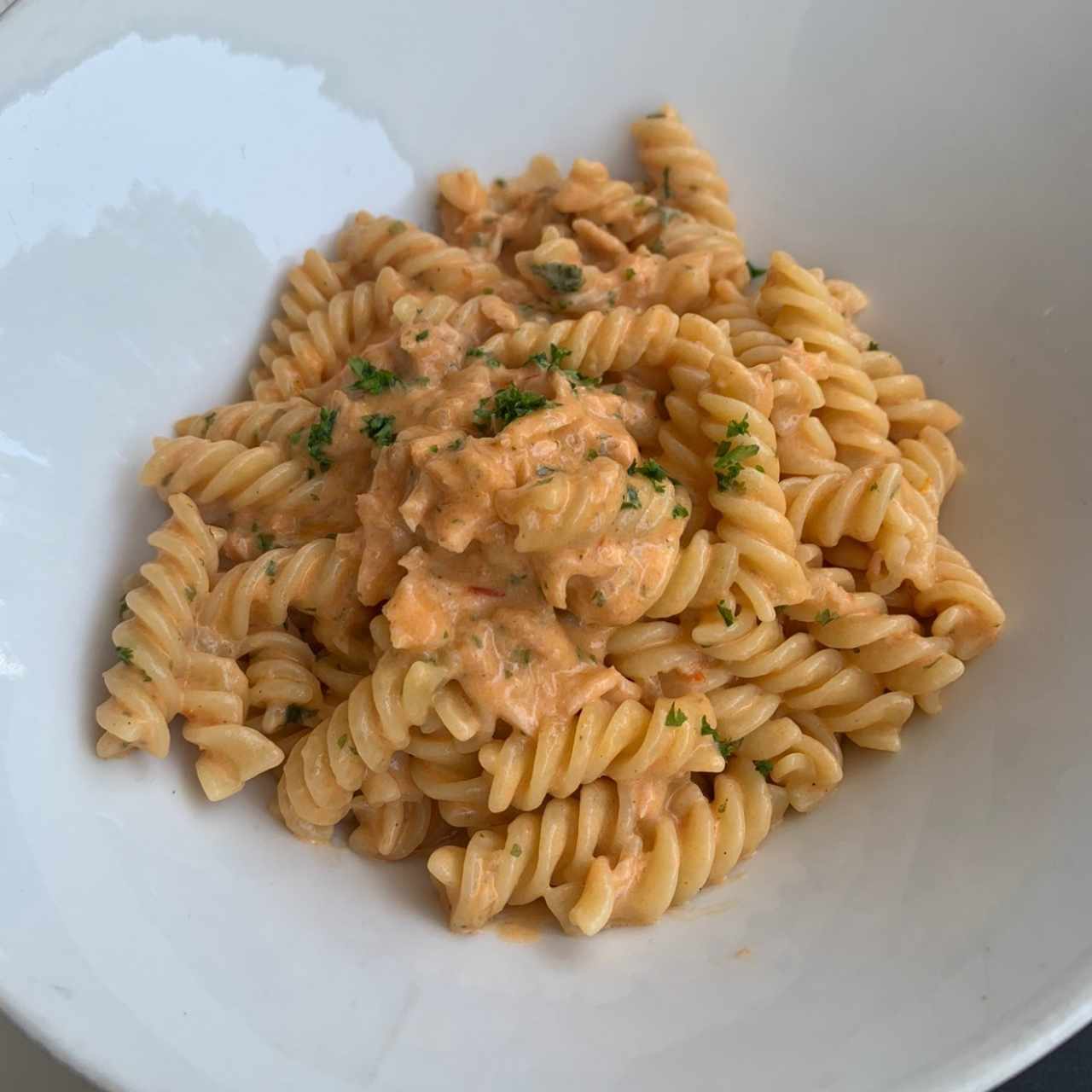 fusilli con salmon