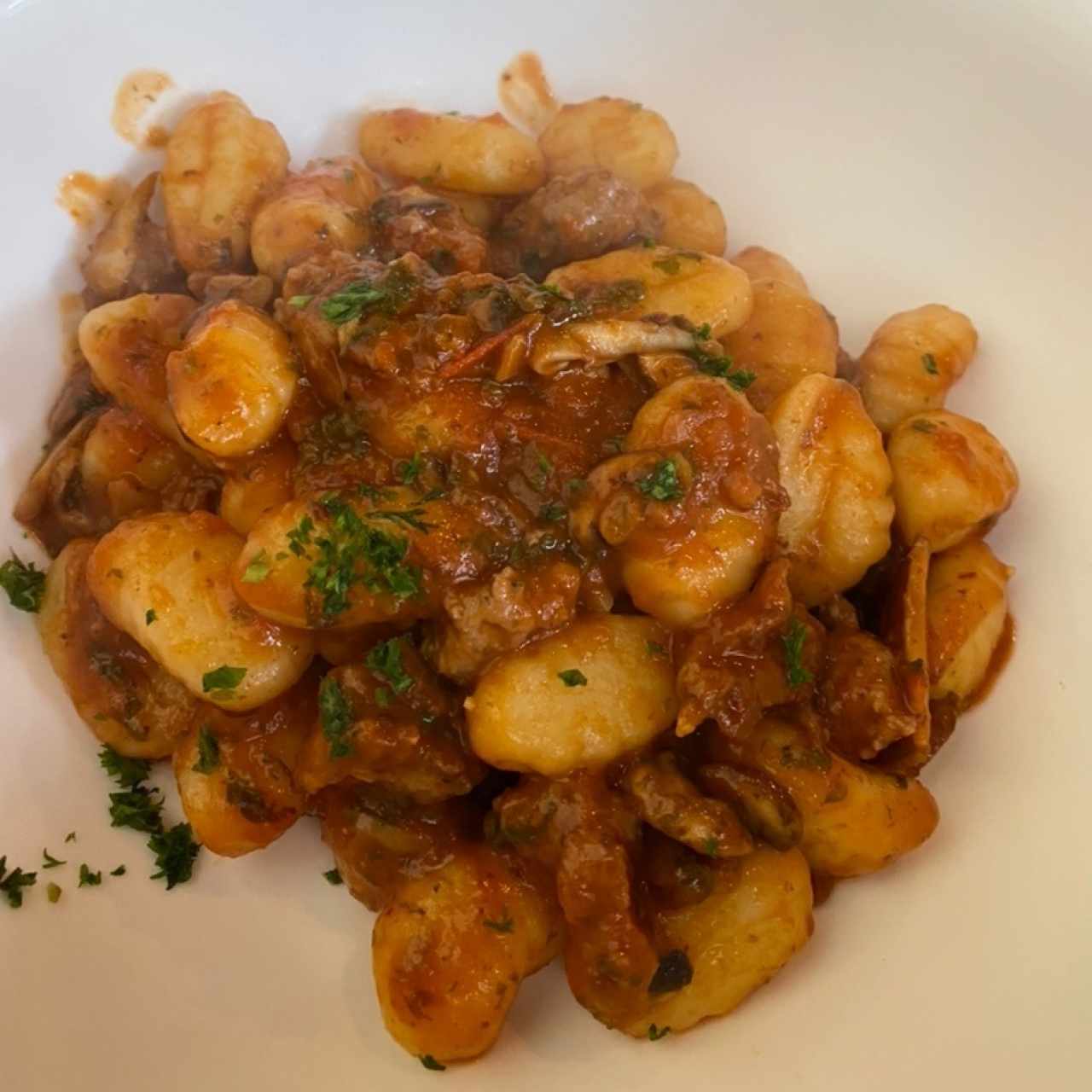 Gnocchi salsiccia e funghi