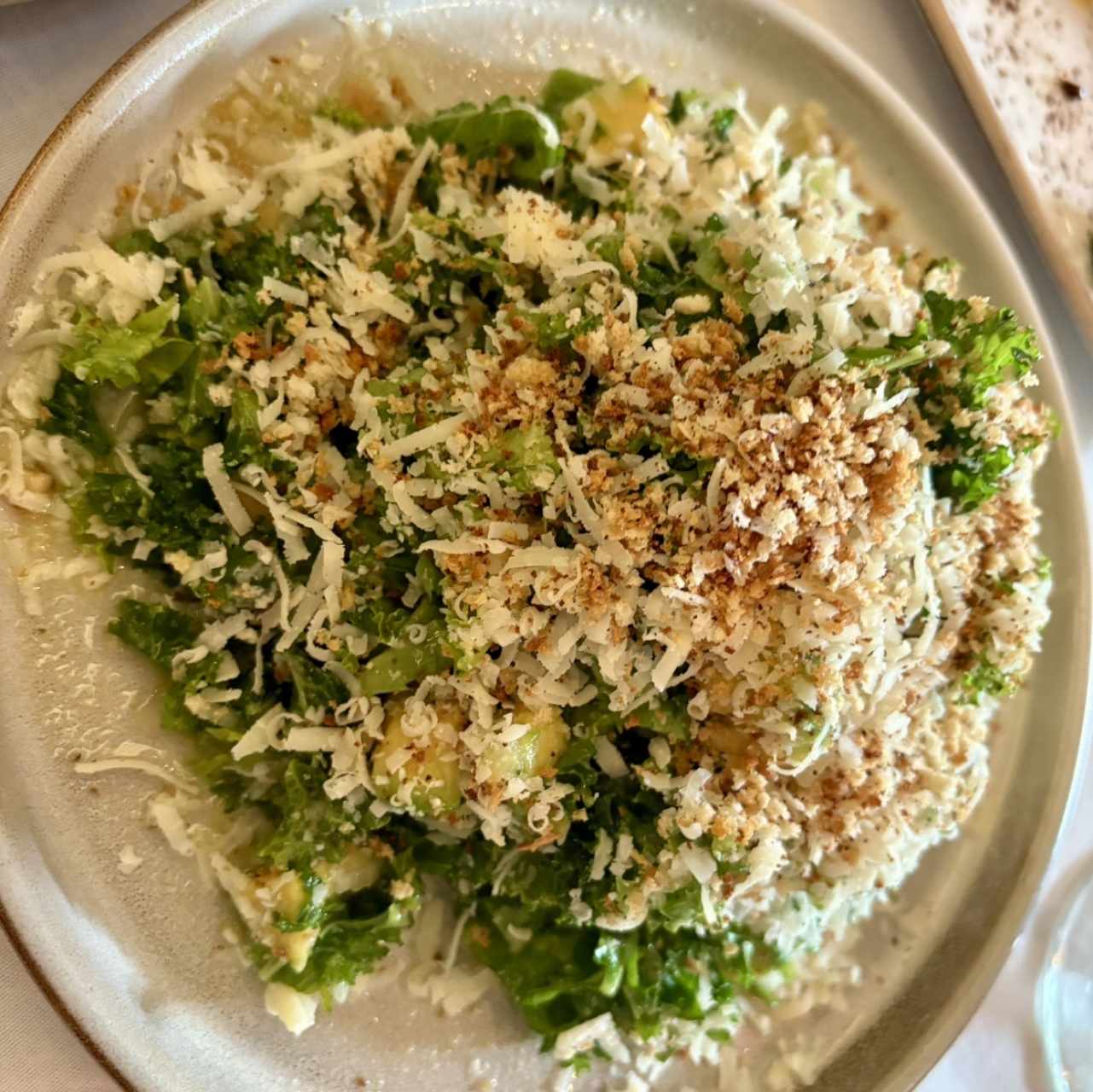 Ensalada de Kale con Aguacate 