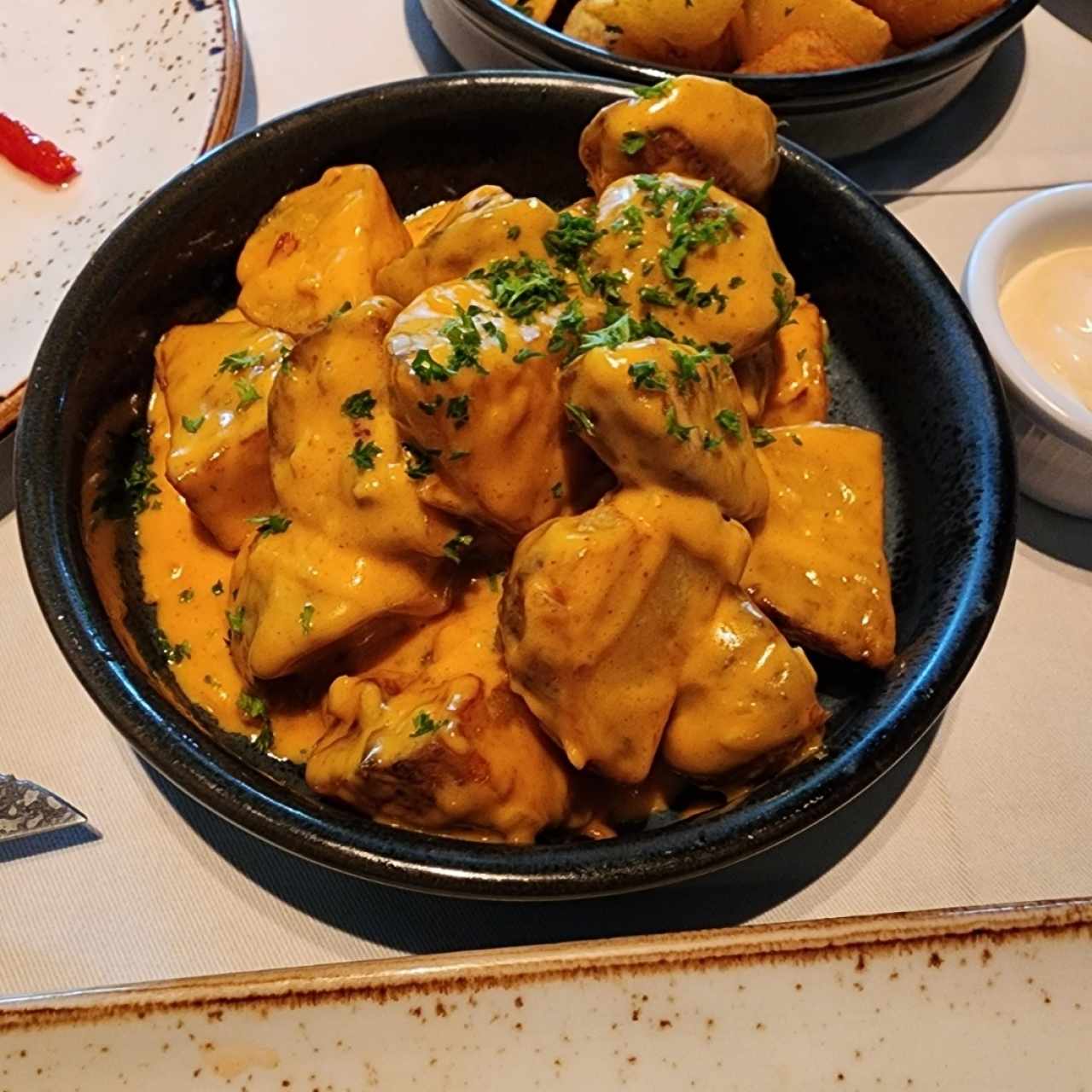 Papas Bravas con Jamón Serrano