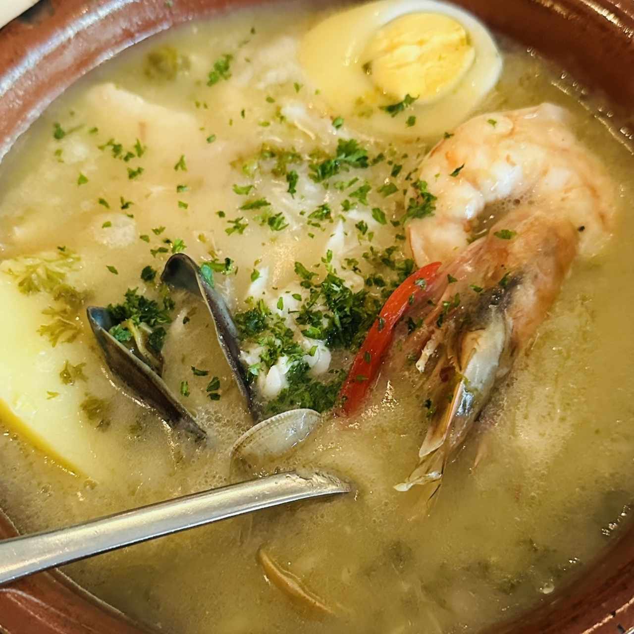 Corvina a la Vasca a la Bilbaína en Cazuela