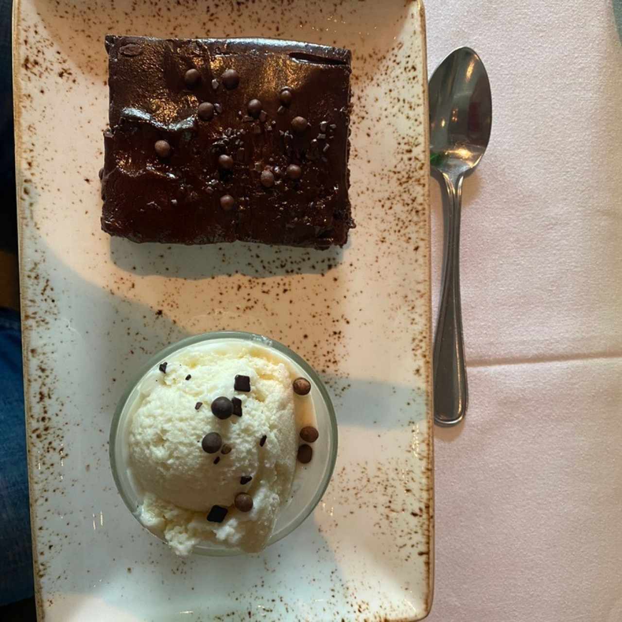 Brownie con helado