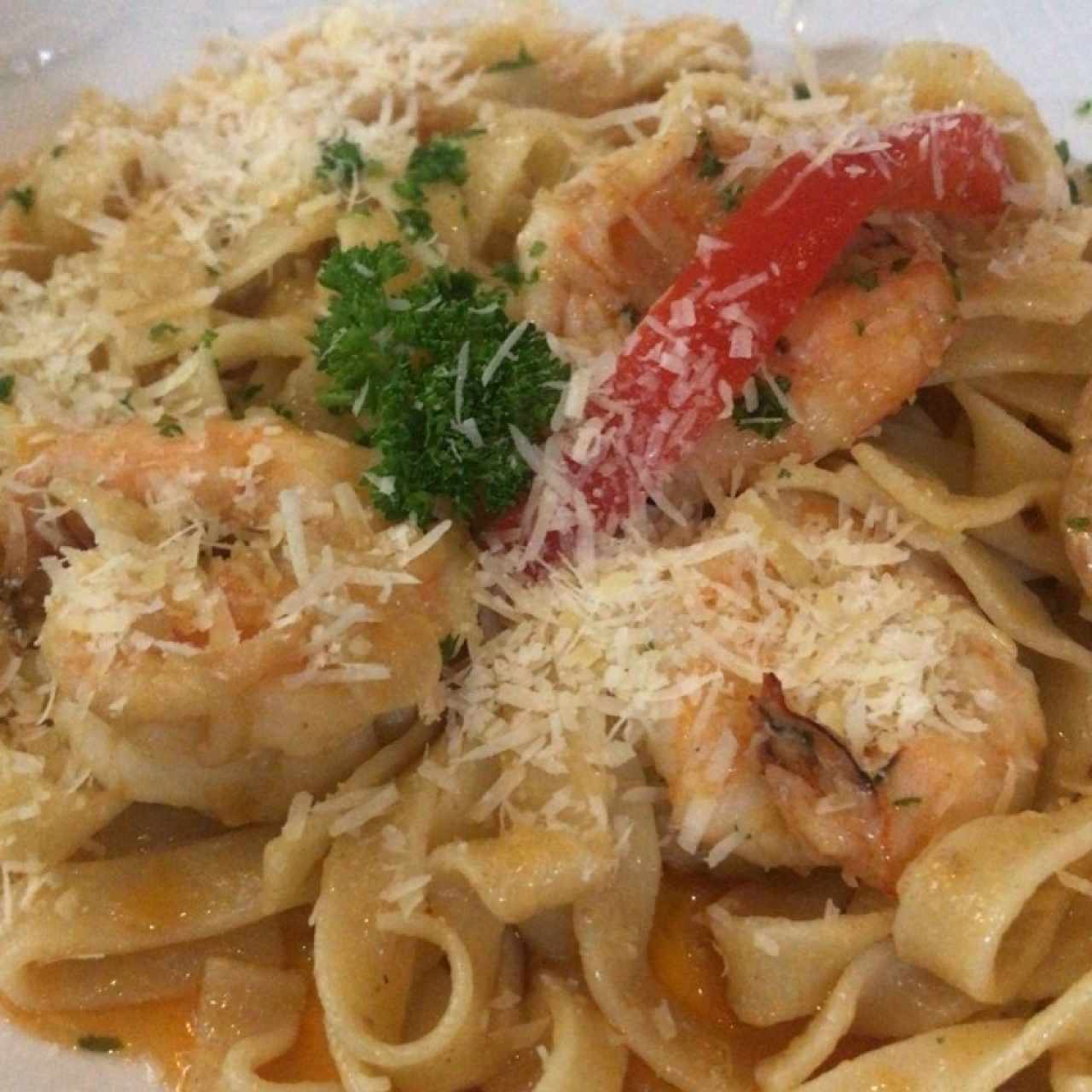 Fettuccine con langostinos al olio