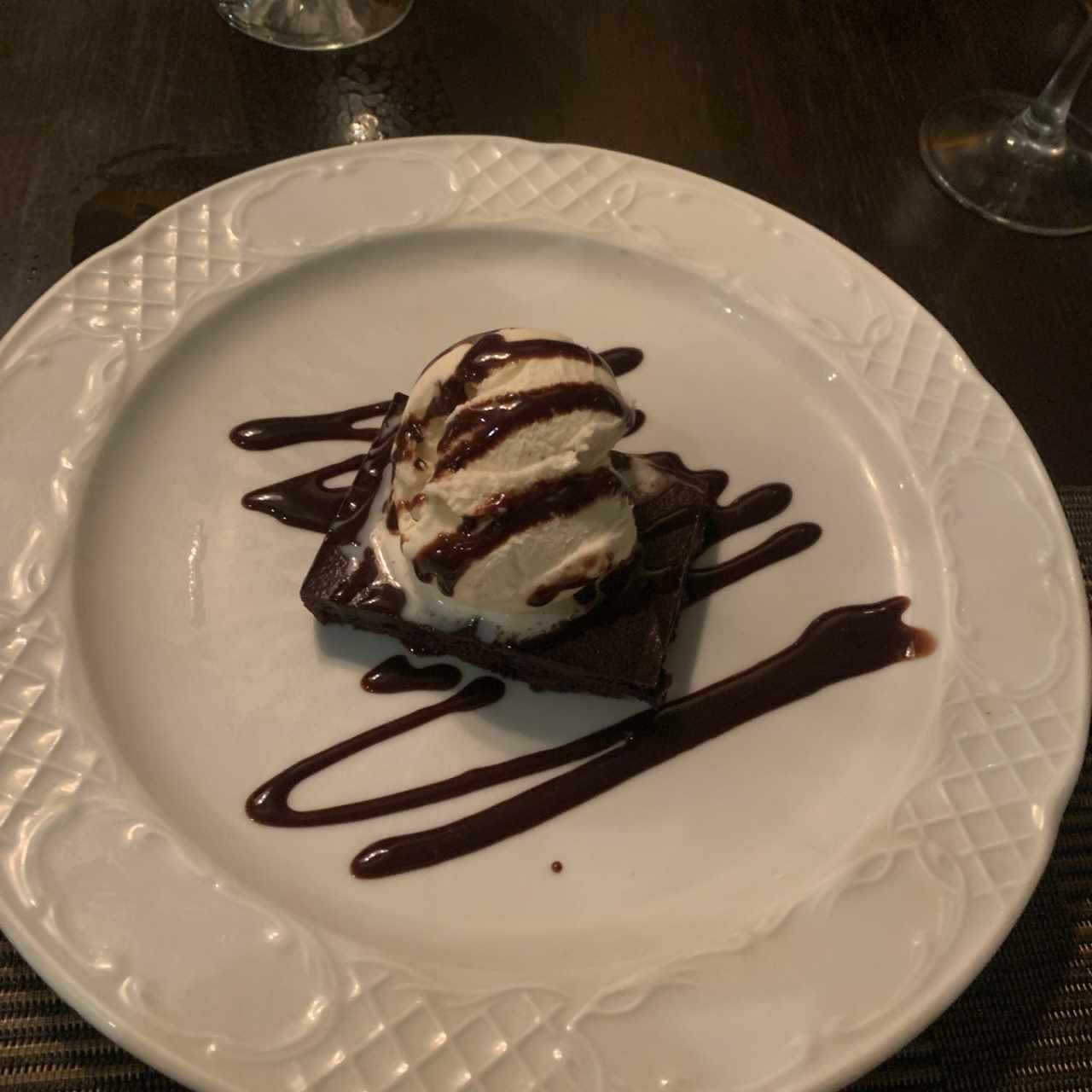 Brownie de chocolate con helado de vainilla