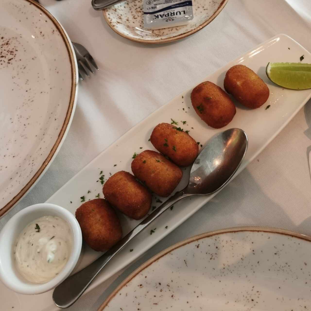 Croquetas de Bacalao o Croquetas de Jamon Serrano