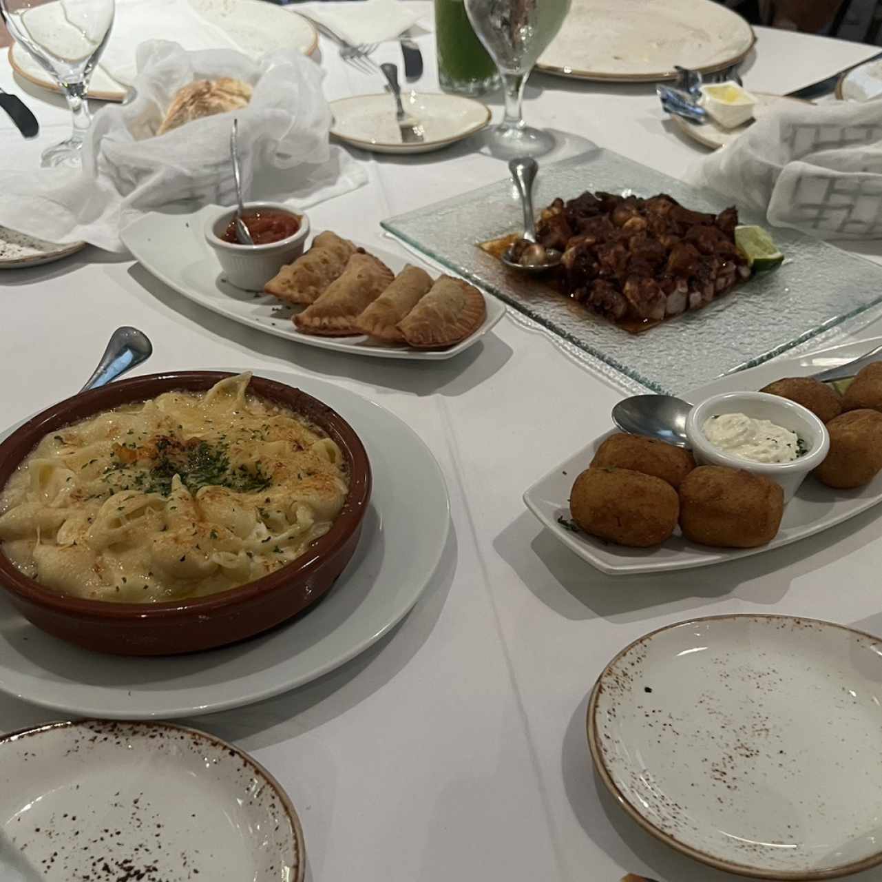 Croquetas de Bacalao o Croquetas de Jamon Serrano