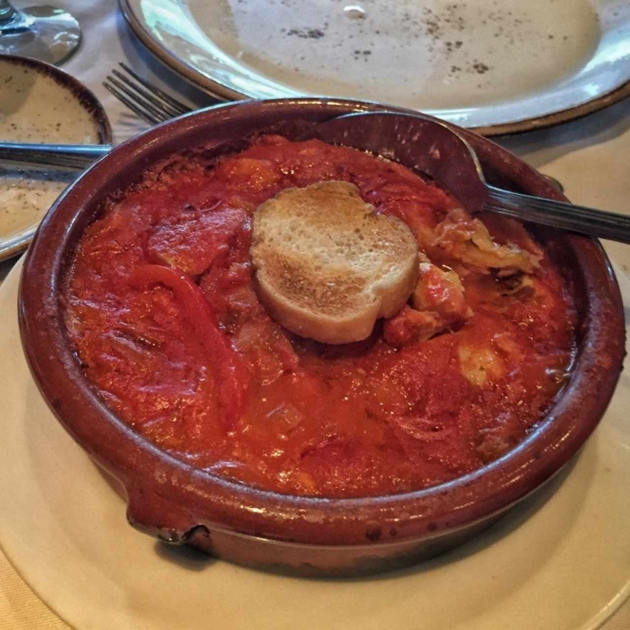 Bacalao con Pimientos Rojos y Espárragos