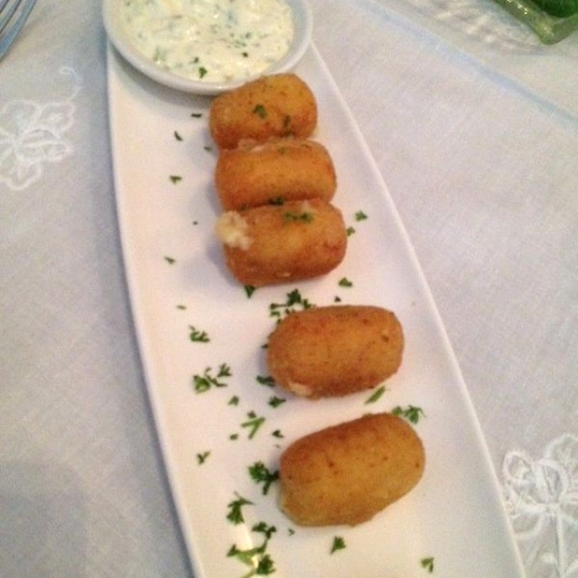 Croquetas De Bacalao, Camarón O Jamón Serrano