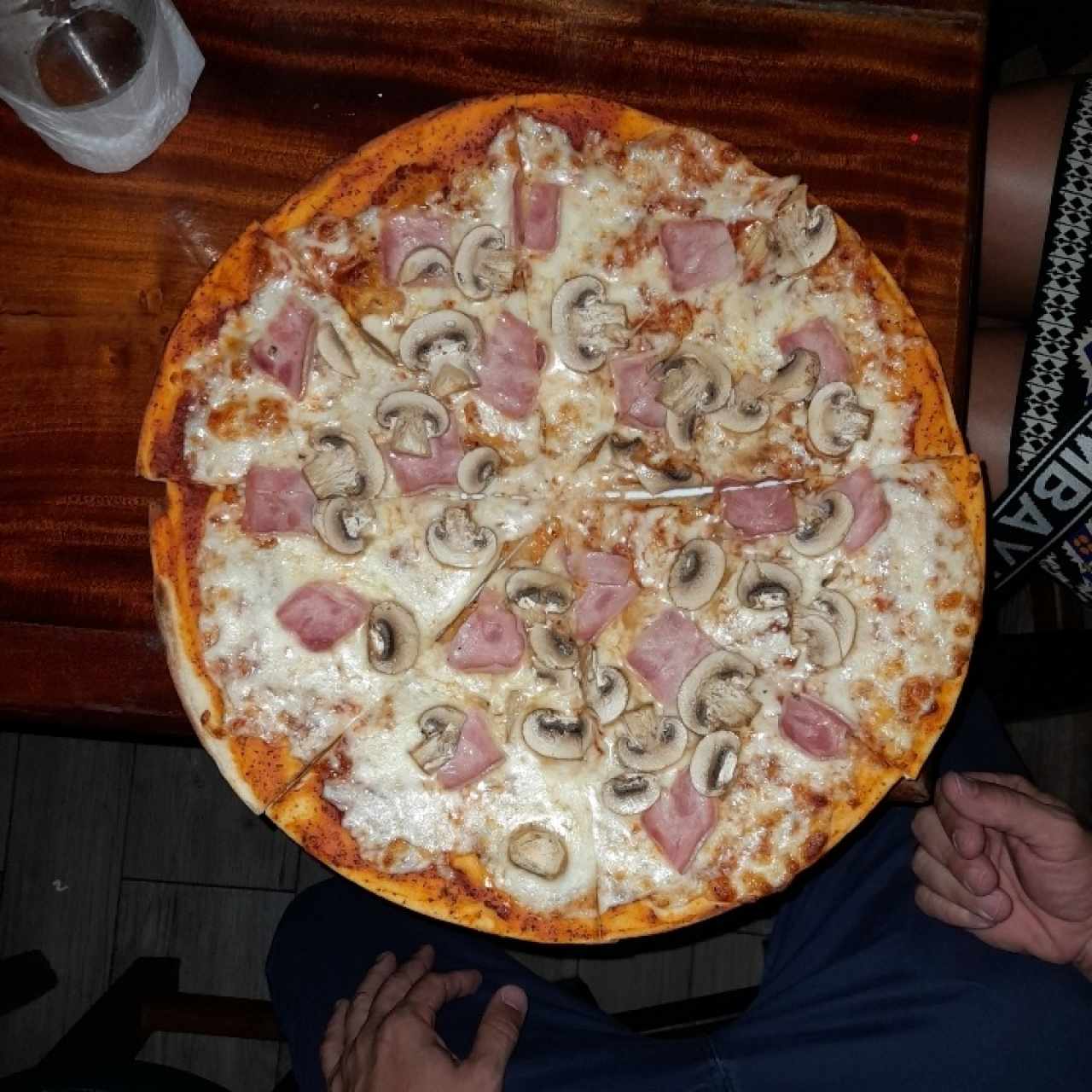 pizza de jamon y champiñones