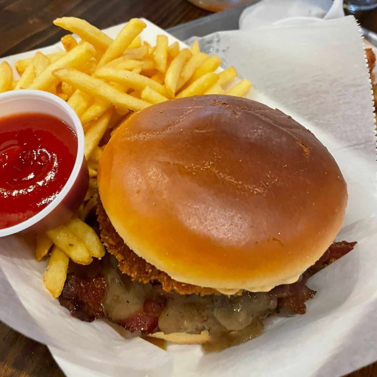 Hamburguesa con Bacon y salsa de Hongos