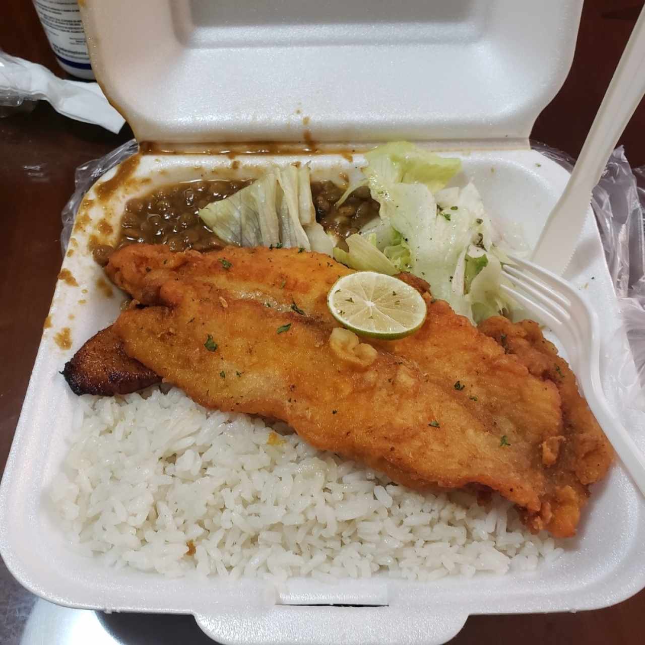 comida con corvina apanada