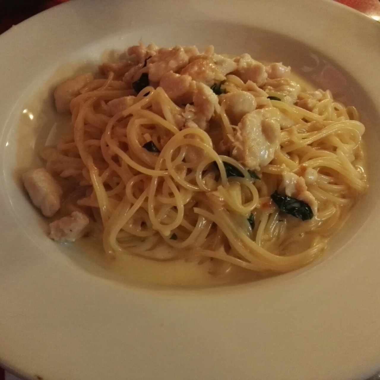 Spagetti con Pollo en Salsa Blanca