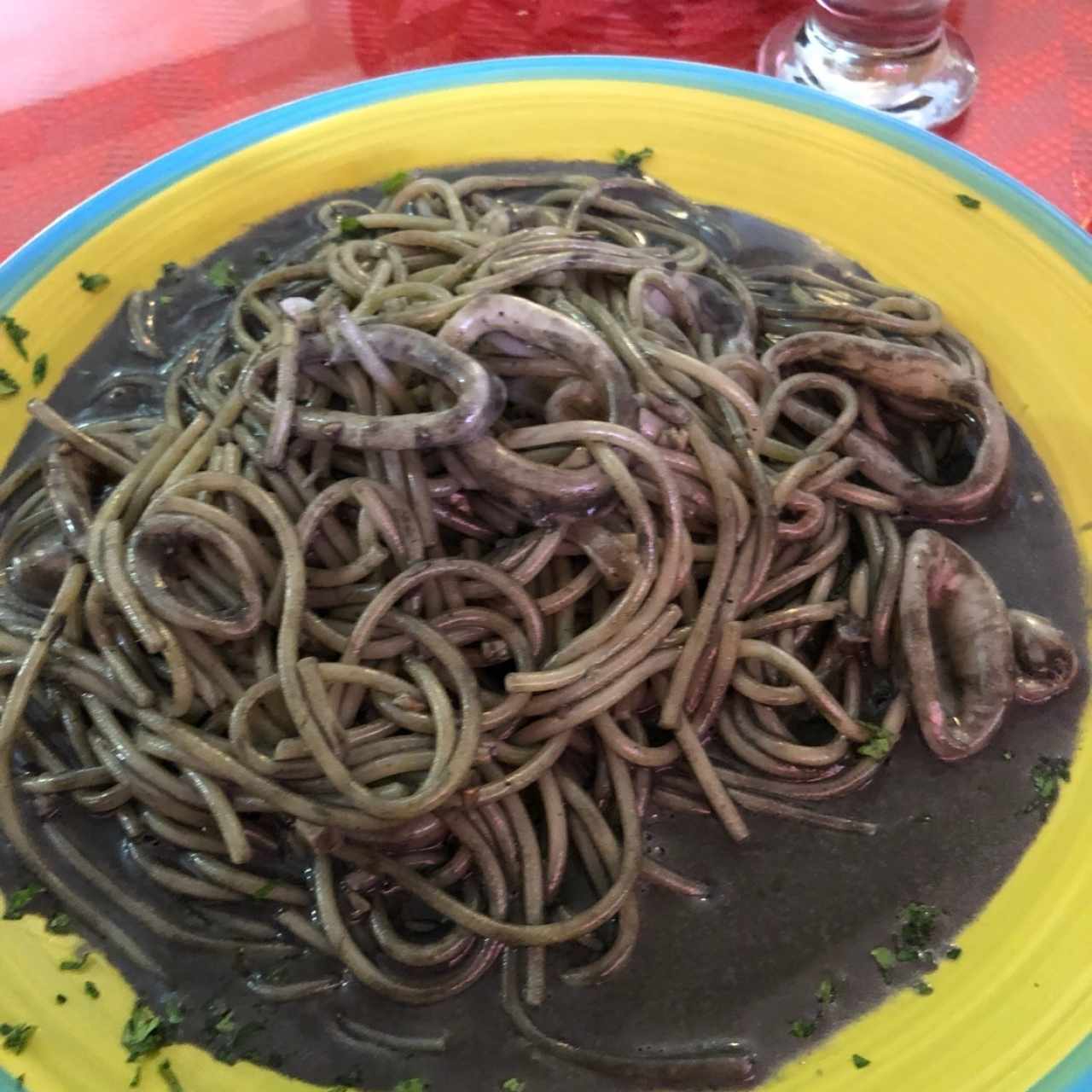 Pasta en Calamares en su tinta