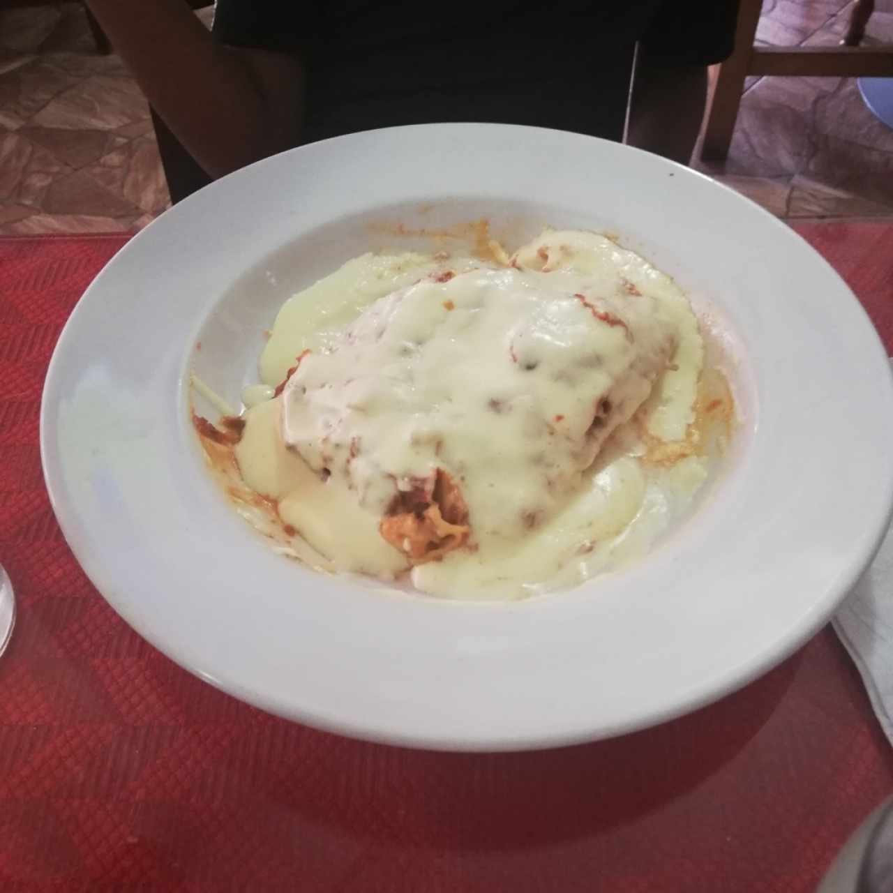 lasaña de pollo en salsa blanca