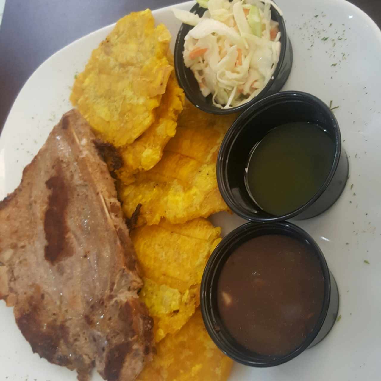 menú del día. Chuleta fresca con patacones